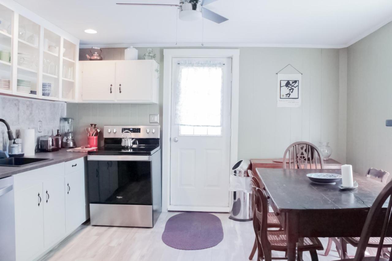 Honeysuckle Suite Apartment In Downtown Rockland Buitenkant foto