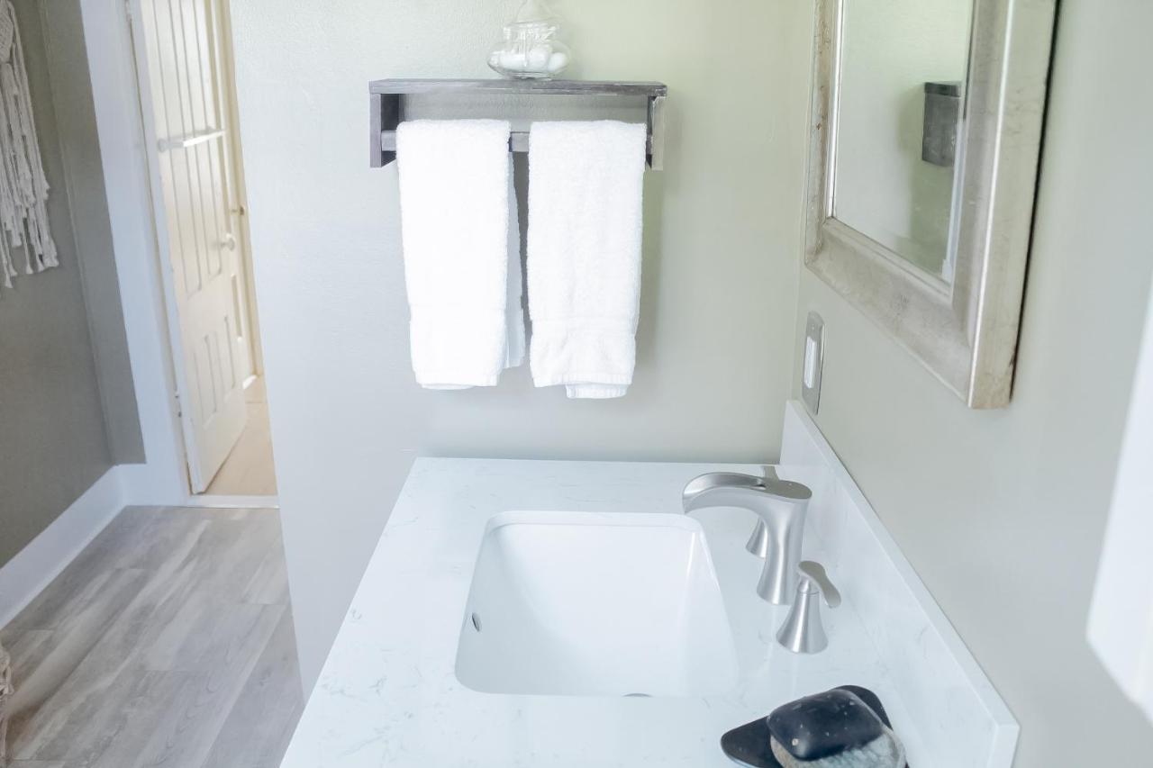 Honeysuckle Suite Apartment In Downtown Rockland Buitenkant foto